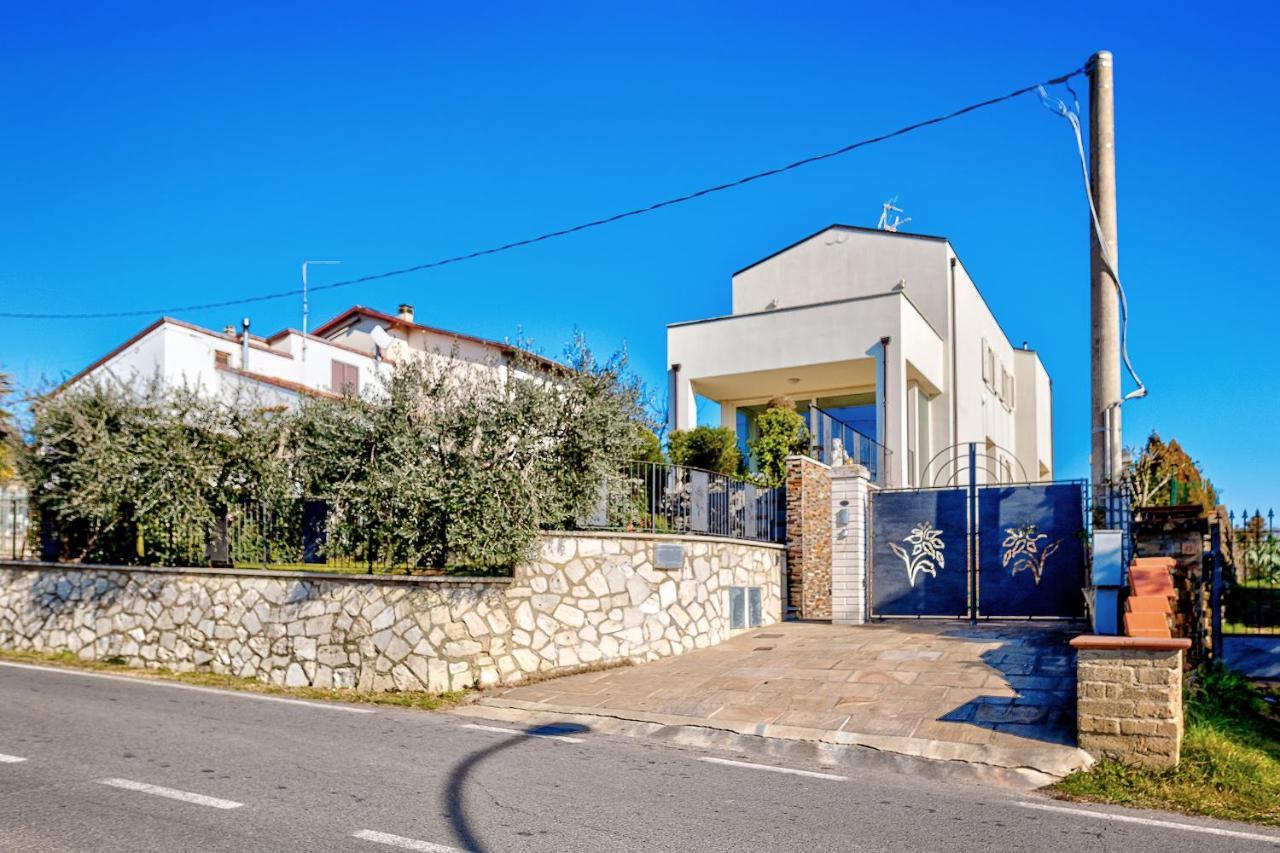 Villa Il Poggino - Modern House โฟยาโน เดลเล เคียนา ภายนอก รูปภาพ